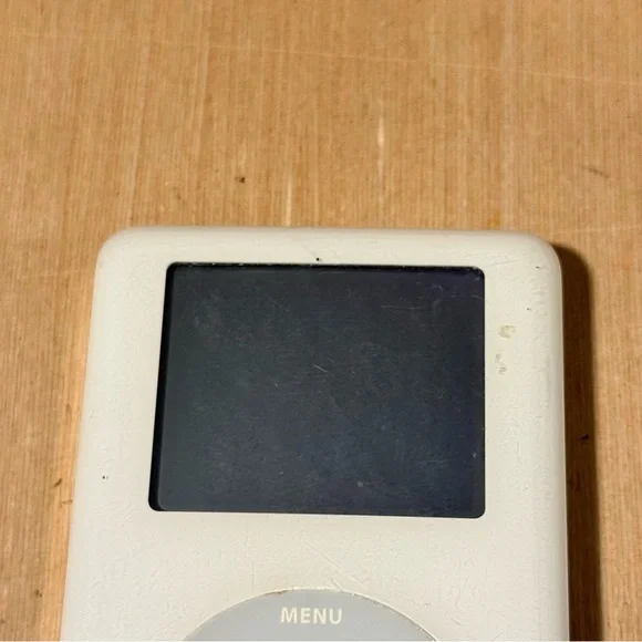 Apple iPod Classic Model-A1059 20GB BROKEN White Bad Battery “Parts/Repair” Read - Picture 2 of 10